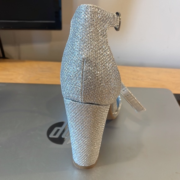 Dream Pairs Silver Glitter 4” strappy Heels size 6 Ladies - Picture 3 of 8